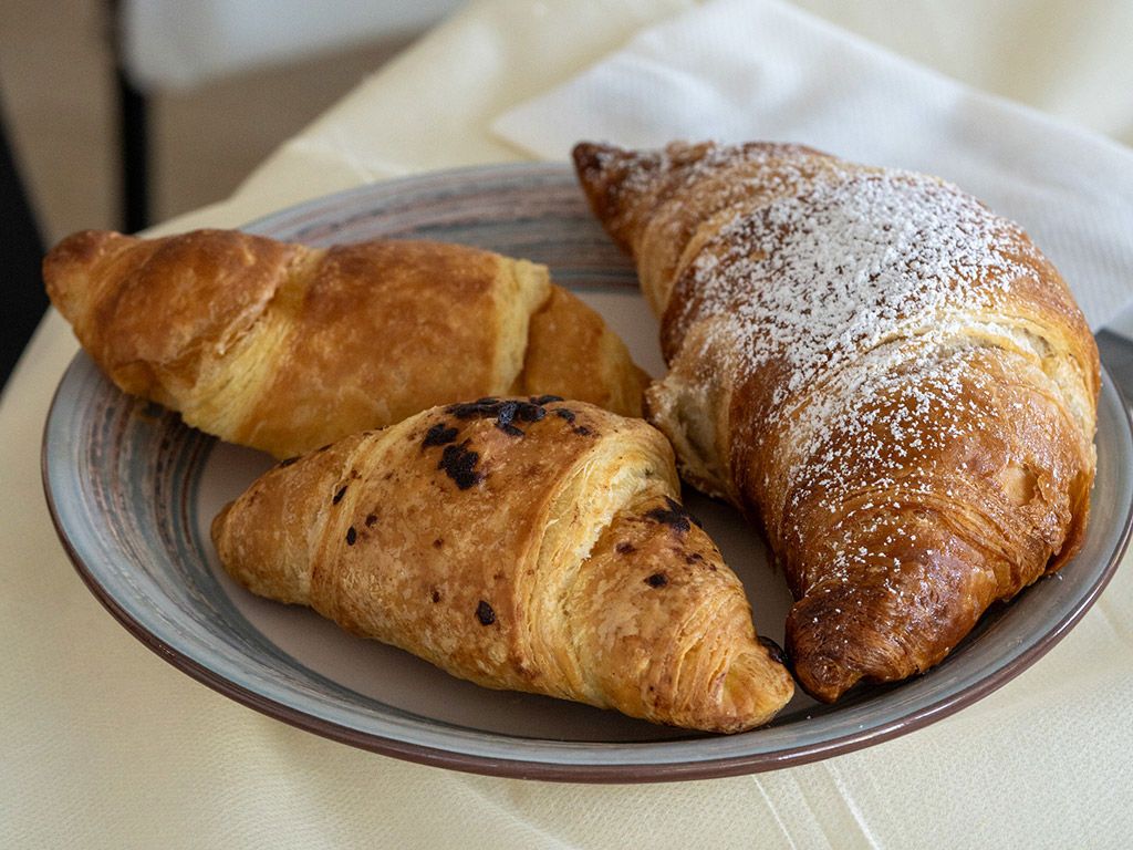 Restaurant and breakfast
